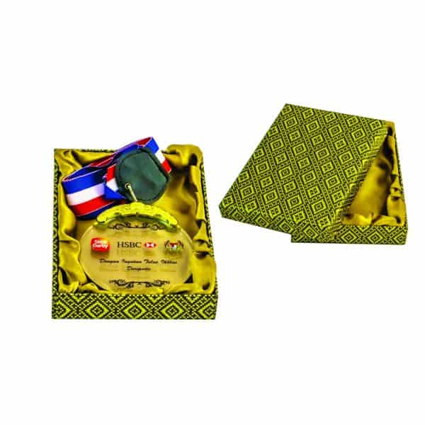 Crystal Medals with Wooden Boxes CTIHB006 – Exclusive Songket Box With Crystal Medal | Clazz Trophy Supplier Malaysia