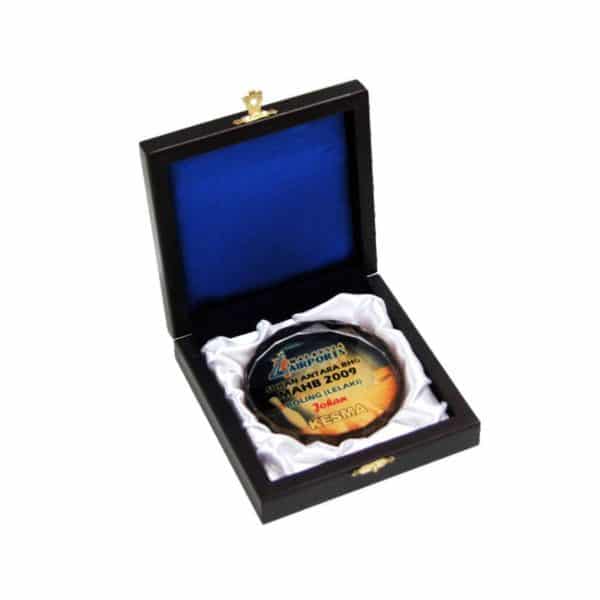 Crystal Medals with Wooden Boxes CTCR8116 – Wooden Box With Crystal Medal | Trophy Supplier at Clazz Trophy Malaysia