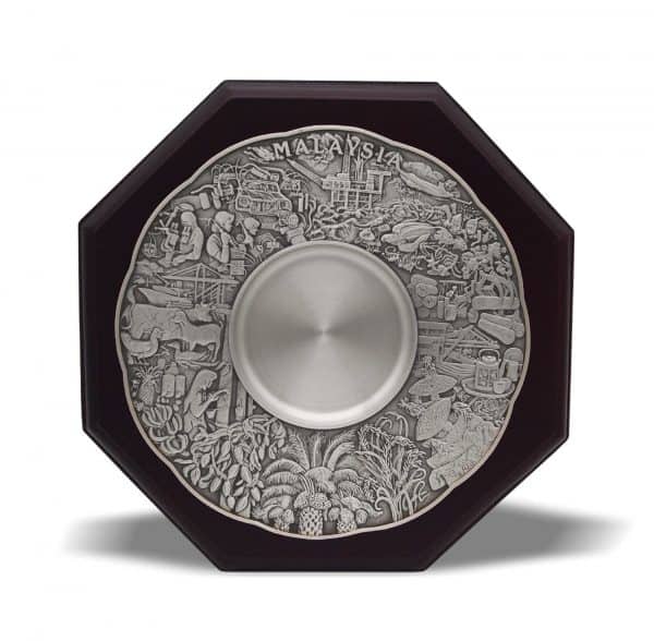 Wooden Pewter Series CTWP7234 – Wooden Plaque With Maju Motif Pewter Plate | Trophy Supplier at Clazz Trophy Malaysia
